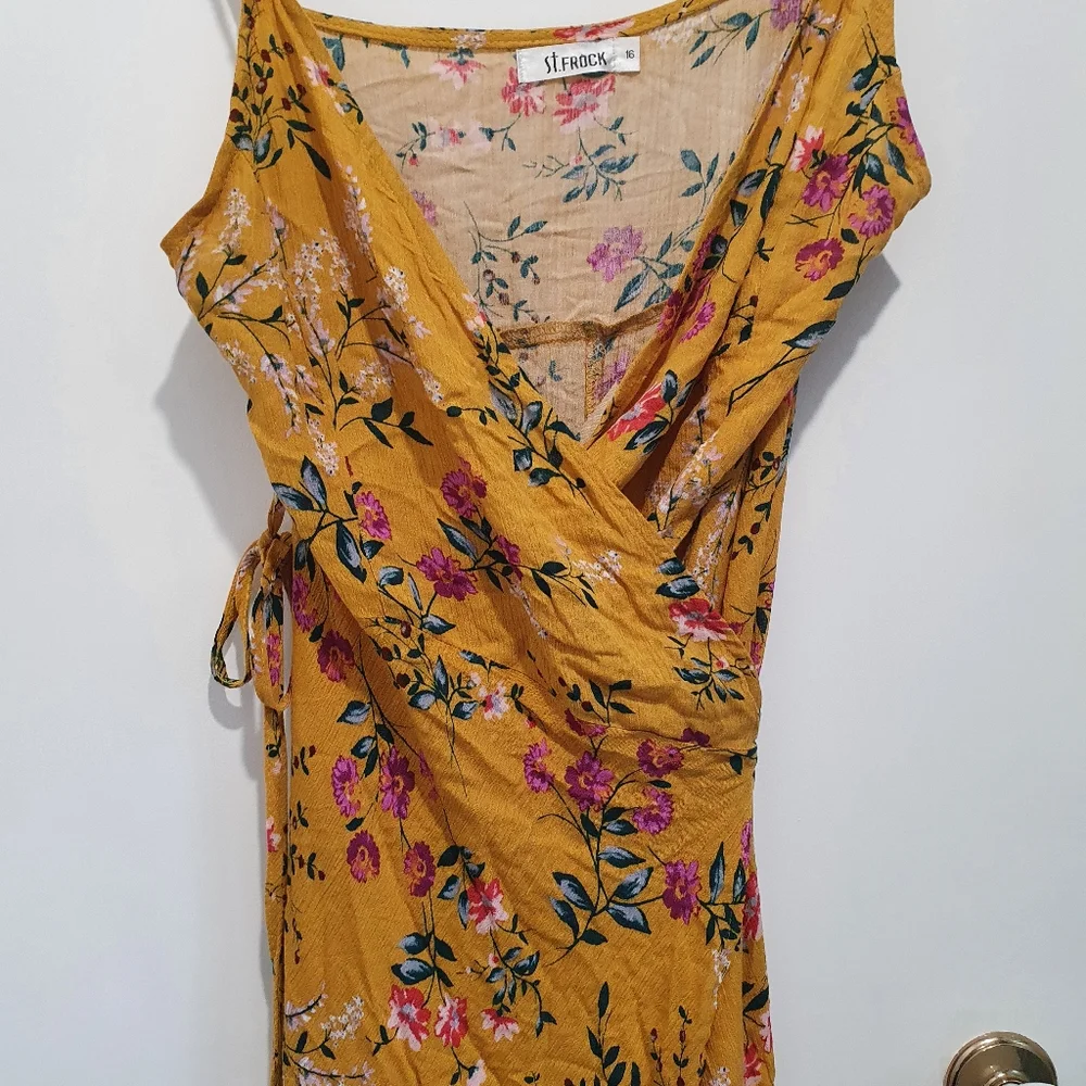 St Frock size 16 mustard floral wrap dress - Picture 2 of 6